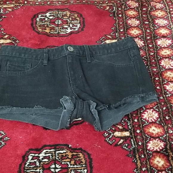🎁 Vintage black guess Jean shorts - Picture 3 of 8